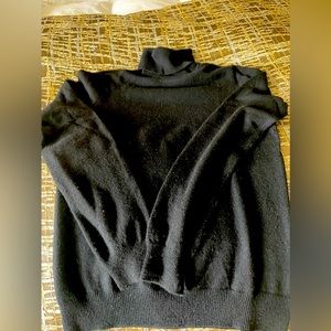 Uniqlo black long sleeve 100% cashmere sweater size small